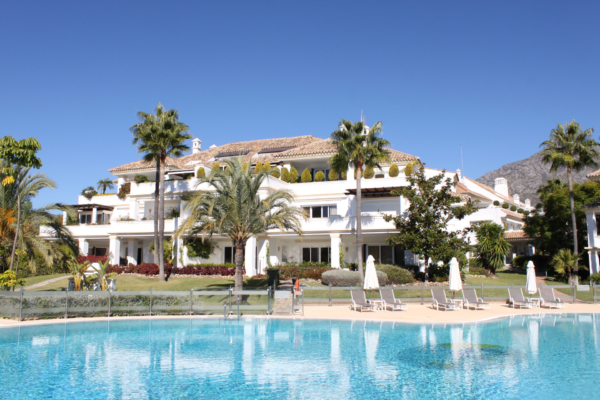 Sold: 5 Bedroom, 3 Bathroom Apartment in Monte Paraiso, Marbella Golden Mile