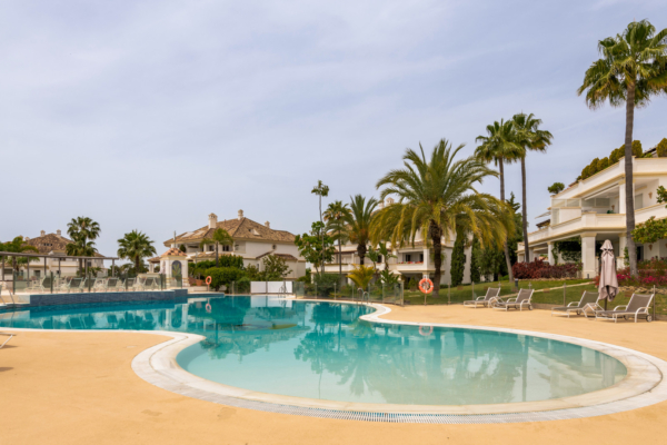 Sold: 3 Bedroom, 2 Bathroom Apartment in Monte Paraiso, Marbella Golden Mile