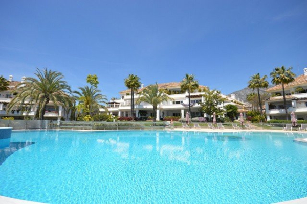 Sold: 5 Bedroom, 5 Bathroom Apartment in Monte Paraiso, Marbella Golden Mile
