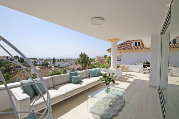 3 Bedroom, 3 Bathroom Penthouse For Sale in Marbella Golden Mile